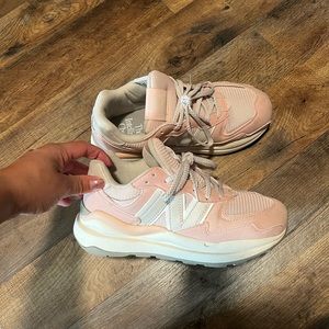 New balance sneakers. Pink. Great conditions. Slightly used. Ver comfortable